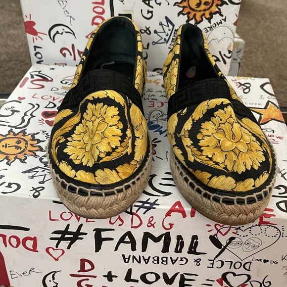 Black & gold Versace loafers still in good condition worn twice size 37 - Picture 1 of 3